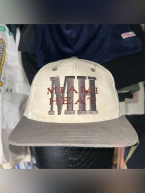 Rare 90s NBA Miami Heat Off-White and Gray Embroidered Cap